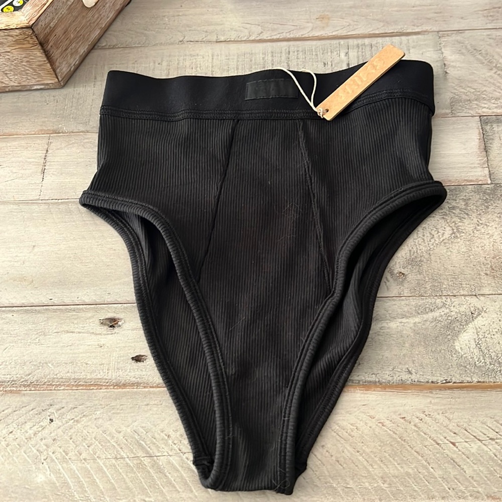 NWT SKIMS high wasted brief size xxs - Picture 4 of 5